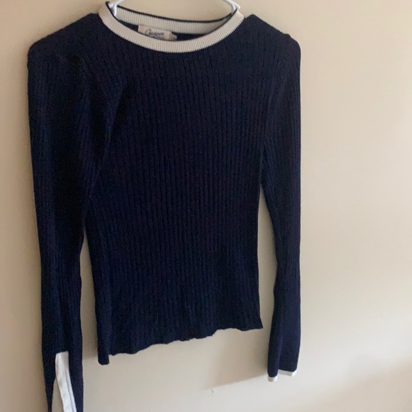 Scoop Sweater - Picture 1 of 3